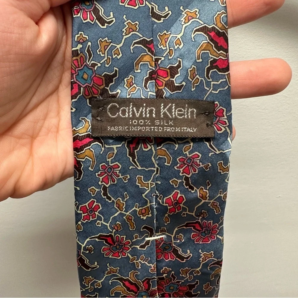 Calvin Klein Tie | Sea Blue with Red Pattern | Diagonal Striped | 100% Silk - Picture 2 of 5